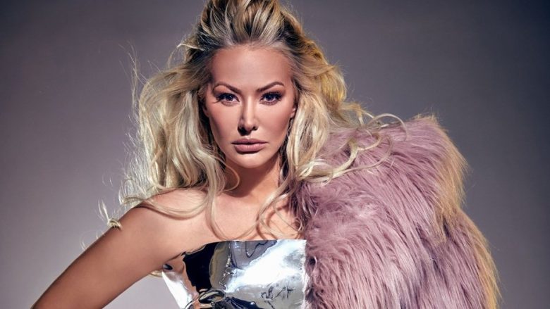 Sinem Ünsal Kimdir?