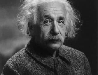 Albert Einstein Kimdir? Hayatı, Bilimsel çalışmaları ve Buluşları