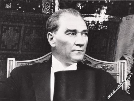 Atatürk’ün Hayatı, Üstün Kişiliği ve Eserleri