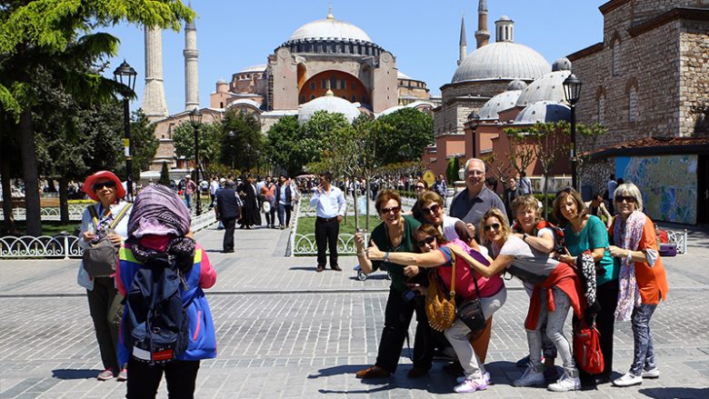 İpek Karapınar Kimdir?